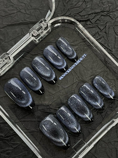 THE MILKY WAY CAT EYE PRESS-ON NAILS