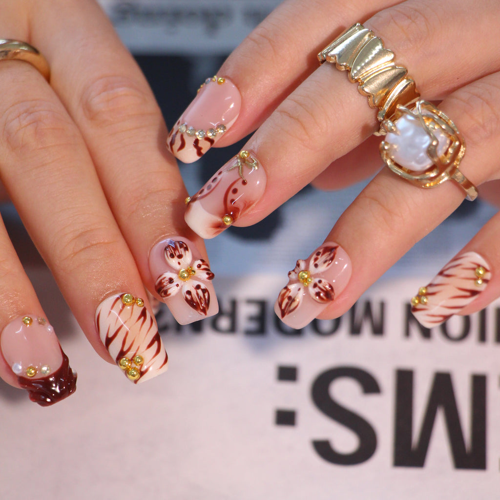 Mocha Pearl uñas press-on detalle 1
