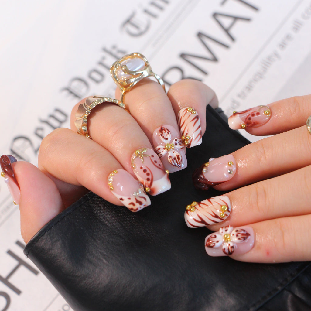 Mocha Pearl uñas press-on detalle 2