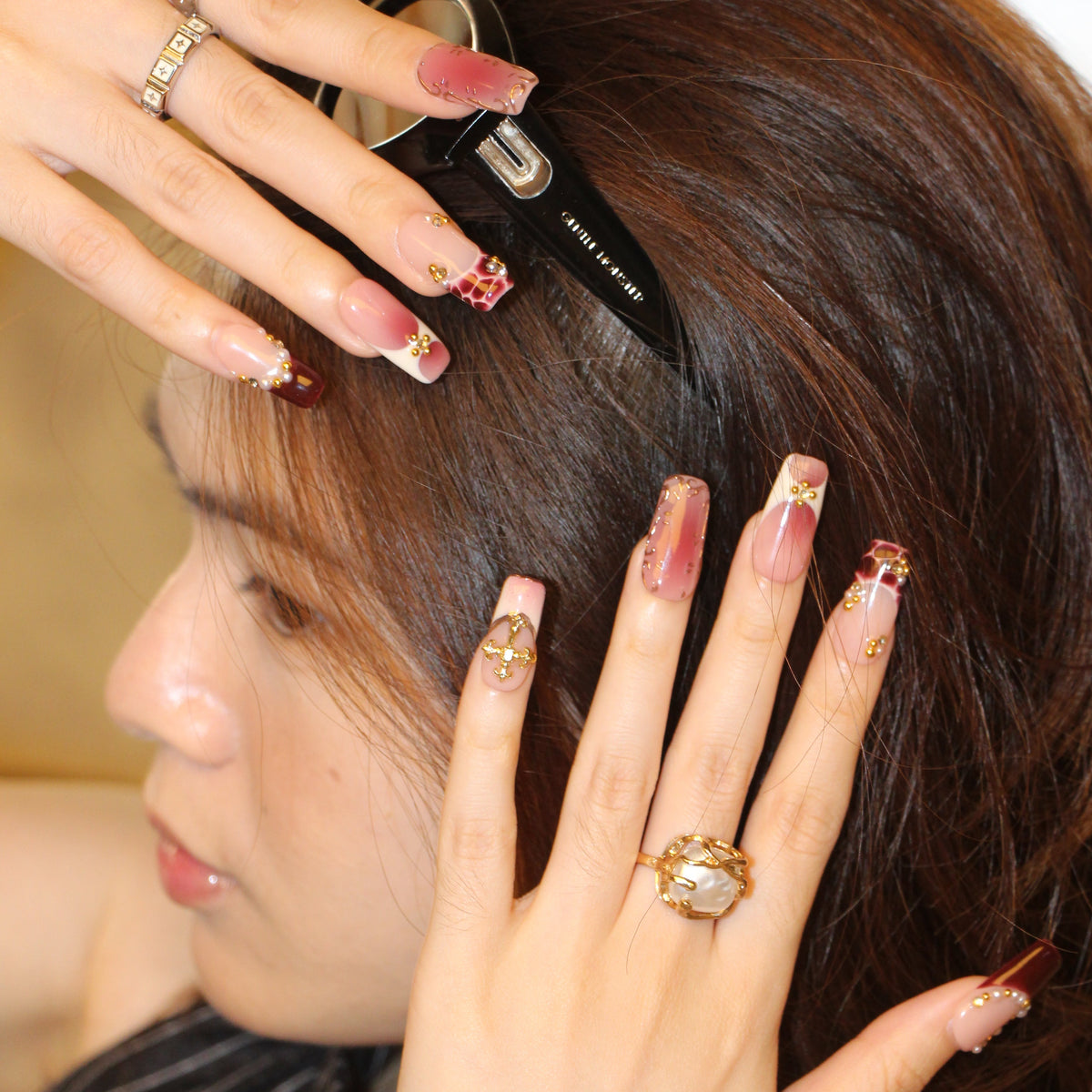 Rose Dusk uñas press-on detalle 4