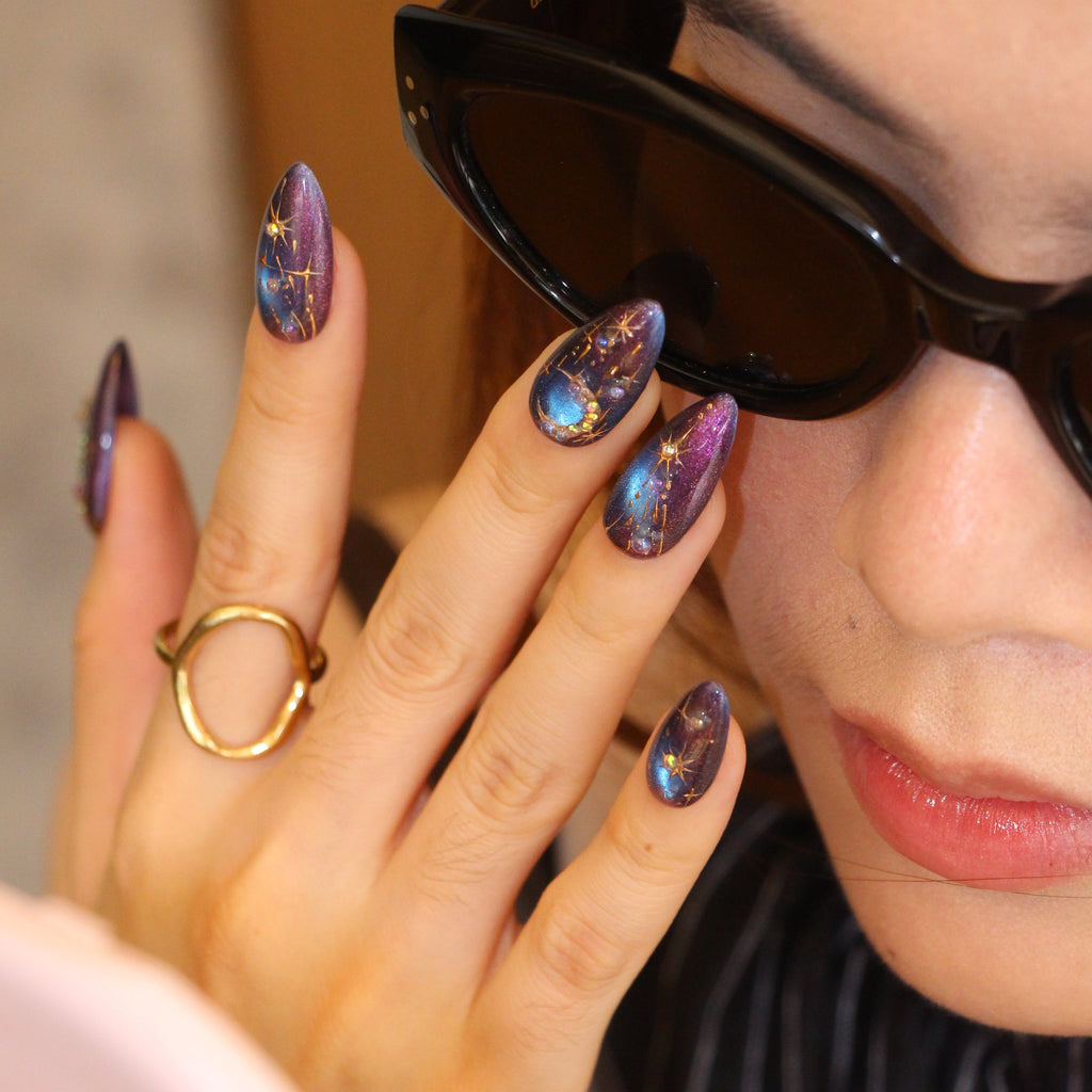Midnight Galaxy uñas press-on detalle 2