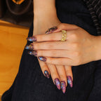 Midnight Galaxy uñas press-on detalle 4