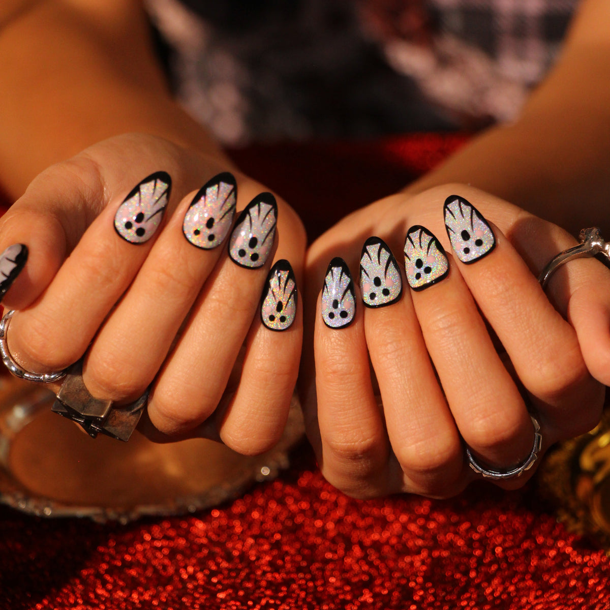 Little Phantom uñas press-on detalle 2
