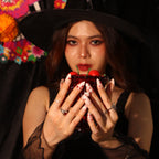 Crimson Ribbon uñas press-on detalle 4