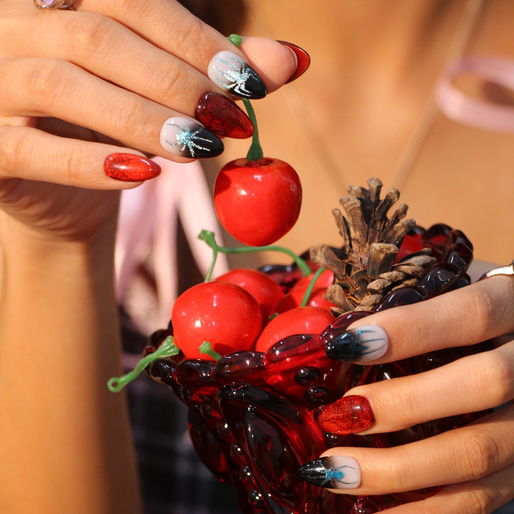 Spider Kiss uñas press-on detalle 3