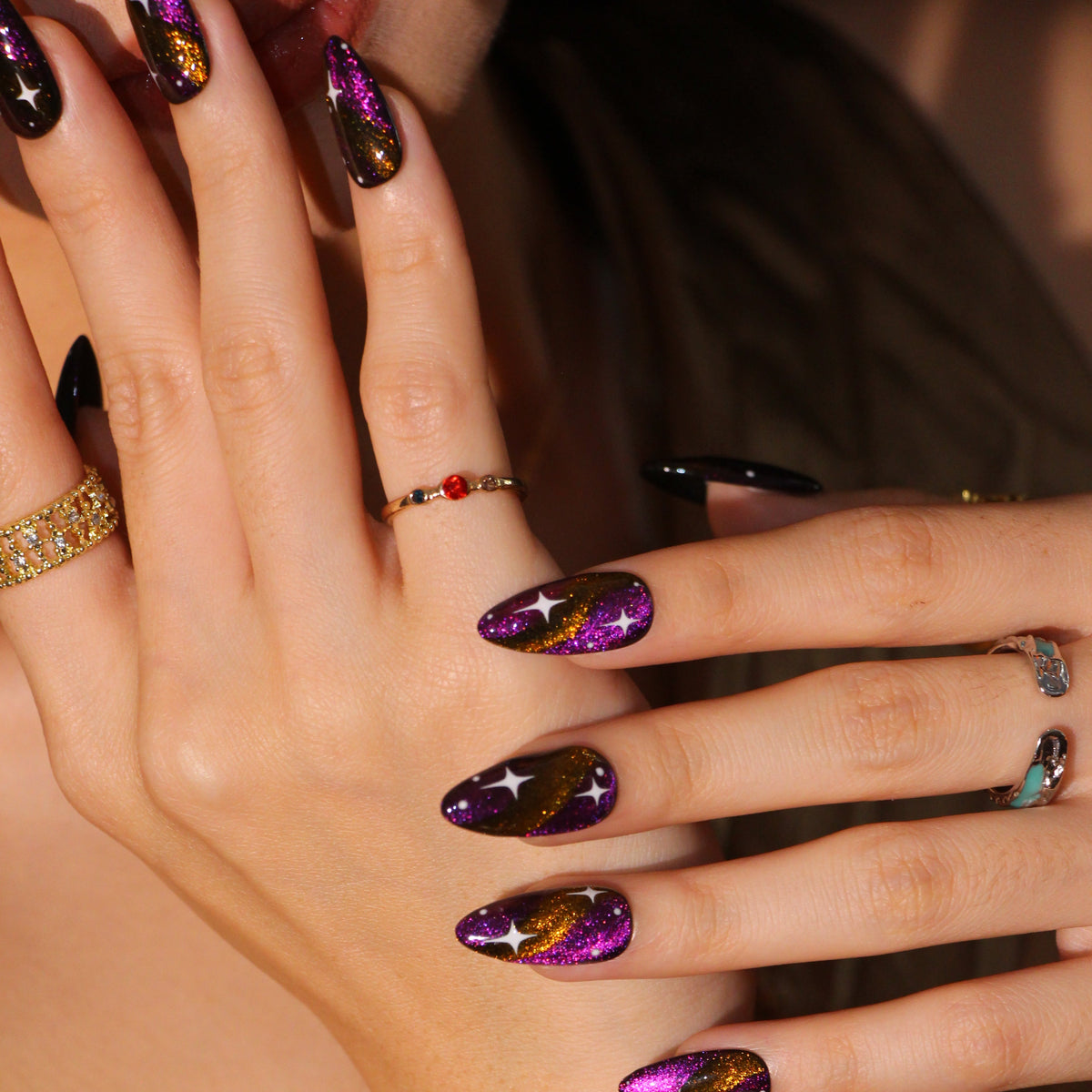 Midnight Gold uñas press-on detalle 2